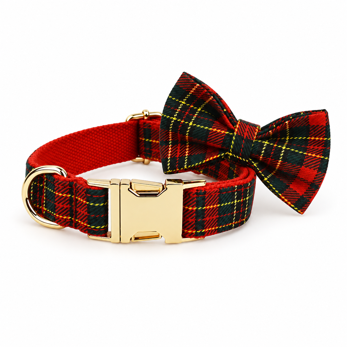 Collier à carreaux rouges avec nœud papillon assorti et boucle dorée